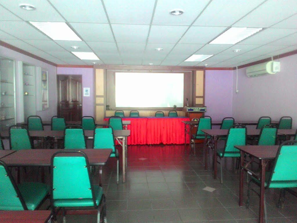 Hotel Dj Palace Lumut Bagian luar foto