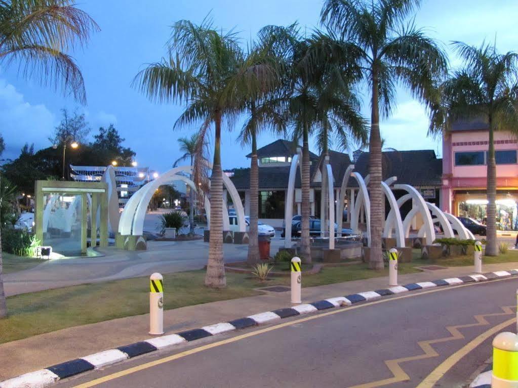 Hotel Dj Palace Lumut Bagian luar foto